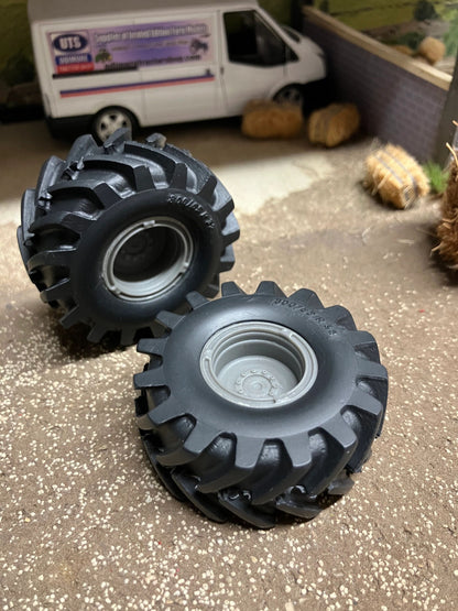 04216 pair of low pressure wheels 800 65 R32 Artisan32 farm machinery 1:32 scale Image 4