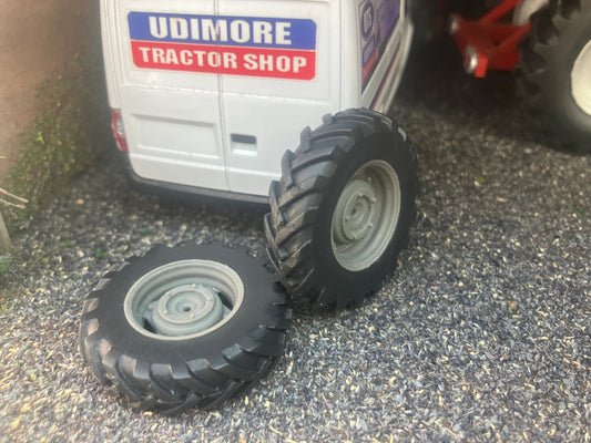 04237 Pair of Front Tractor wheels Artisan32 farm machinery 1:32 scale Image