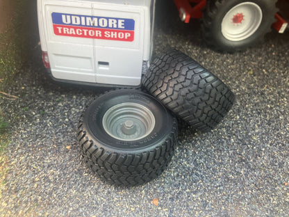 04248 Pair of Michelin BIB cargo wheels Artisan32 farm machinery 1:32 scale 710/50 R30 Image 6