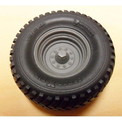 04248 Pair of Michelin BIB cargo wheels Artisan32 farm machinery 1:32 scale 710/50 R30 Image 7