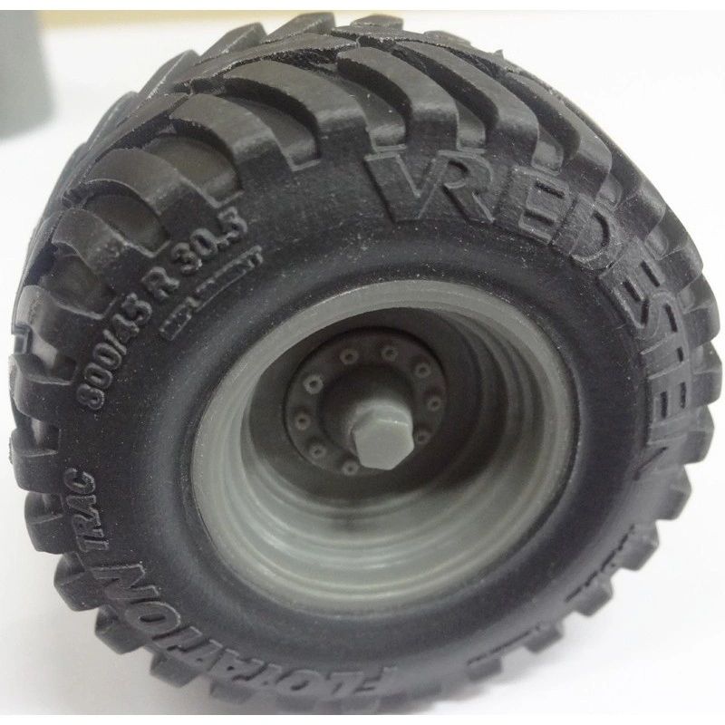 04251 Pair of Vredestein Floatation wheels Artisan32 farm machinery 1:32 scale 800/45 R30.5 Image 7