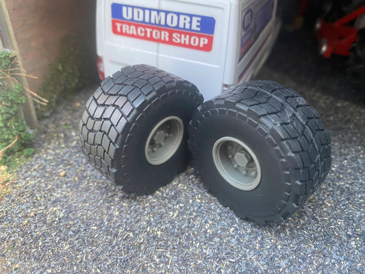 04270 Set of 2 Trailer wheels 40 x 18mm Artisan32 farm machinery 1:32 scale Image