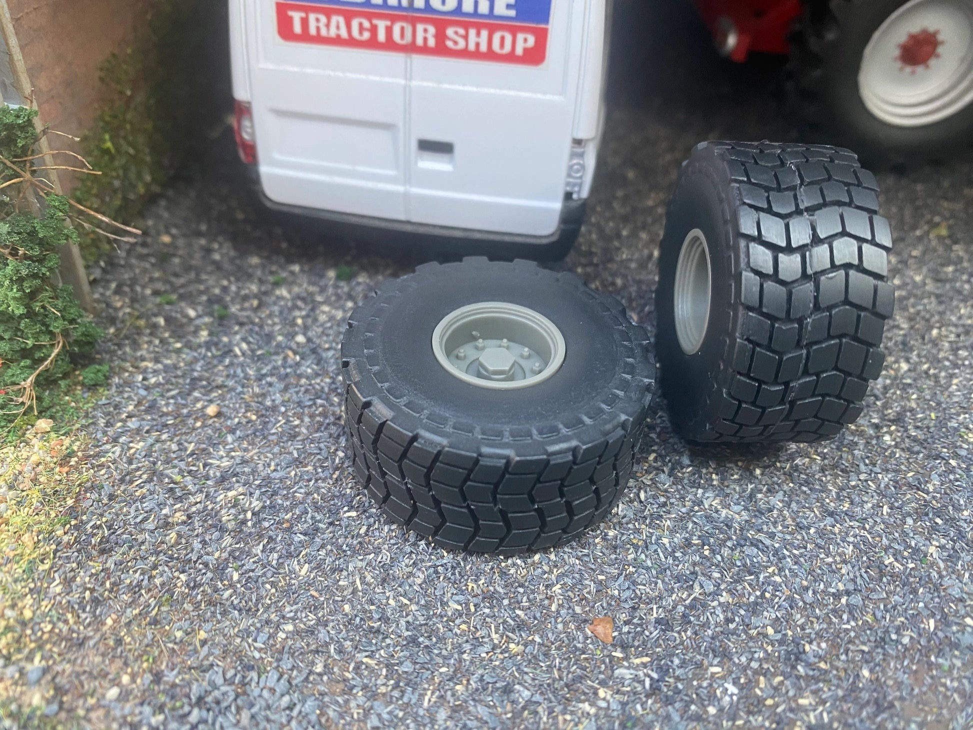 04270 Set of 2 Trailer wheels 40 x 18mm Artisan32 farm machinery 1:32 scale Image 2