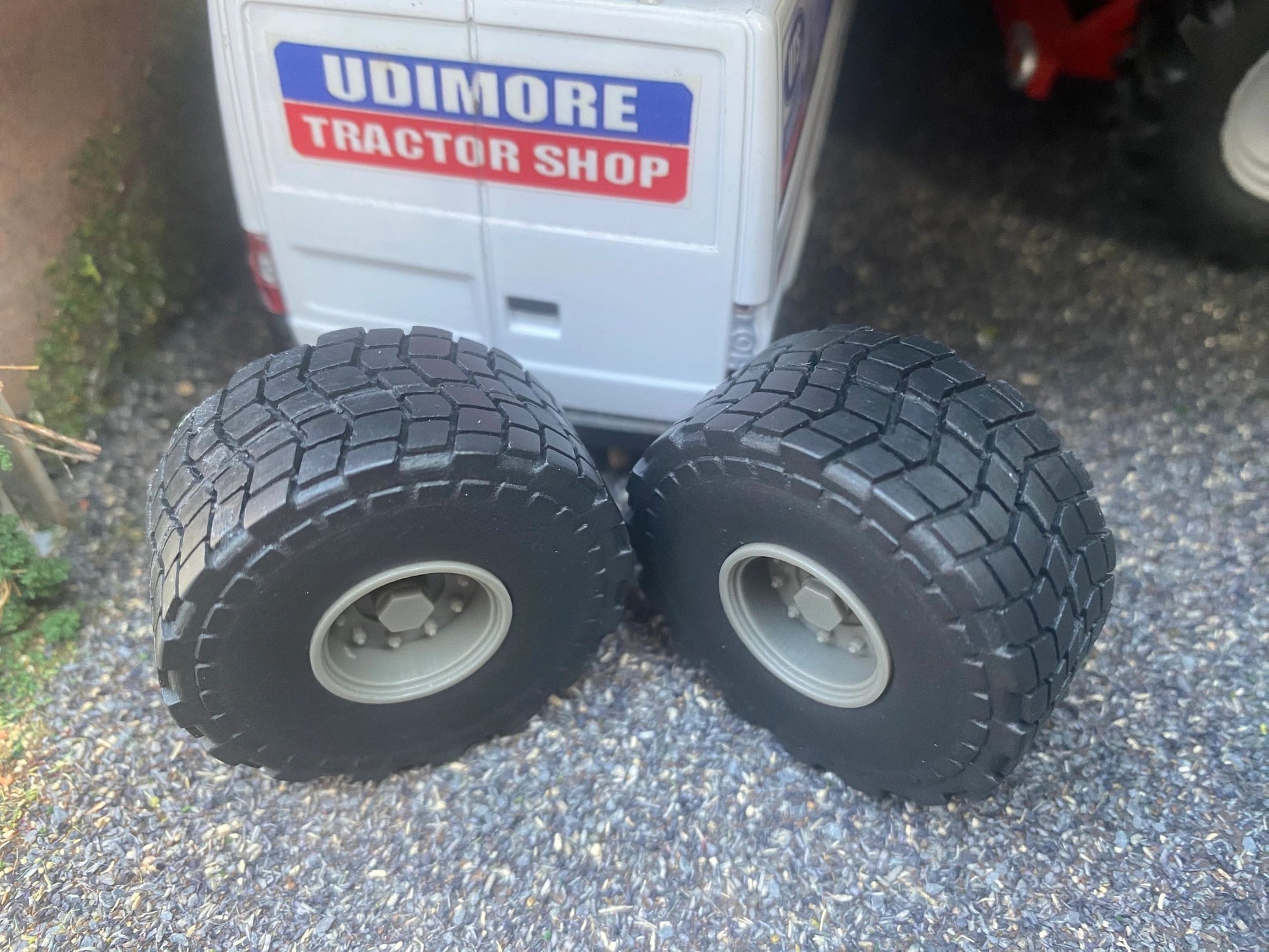04270 Set of 2 Trailer wheels 40 x 18mm Artisan32 farm machinery 1:32 scale Image 4