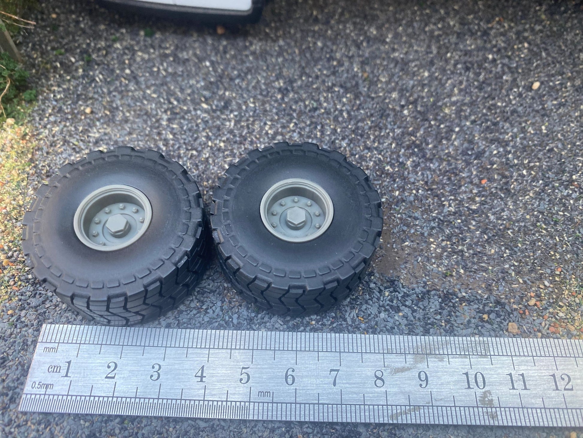 04270 Set of 2 Trailer wheels 40 x 18mm Artisan32 farm machinery 1:32 scale Image 7
