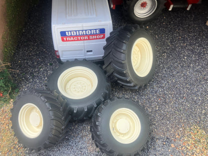 04272-NJ White Set of 4 Agricultural wheels Artisan32 farm machinery 1:32 scale Agrarian Image 4