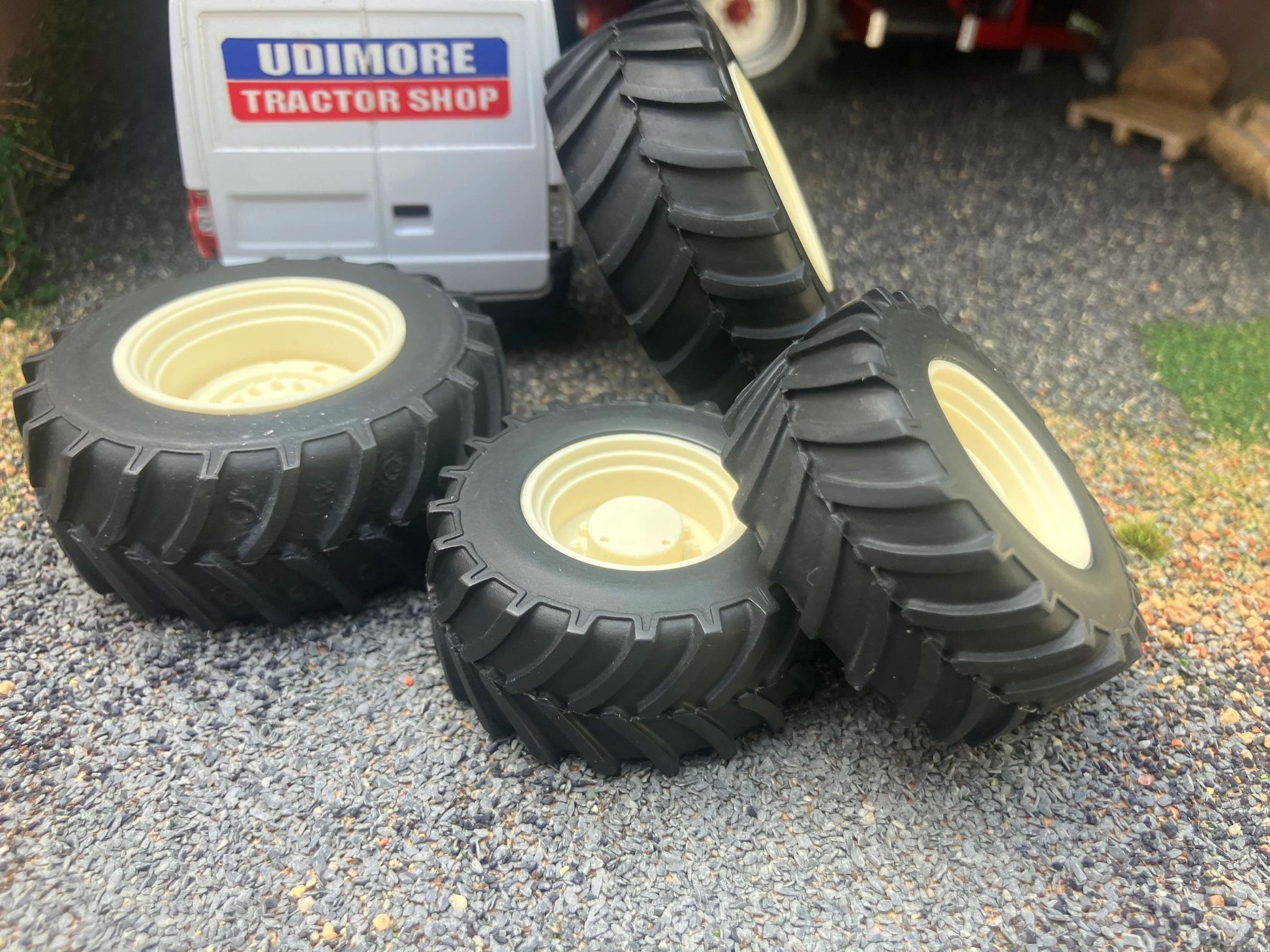 04272-NJ White Set of 4 Agricultural wheels Artisan32 farm machinery 1:32 scale Agrarian Image 7