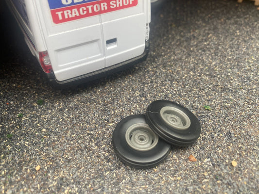 04285 Set of 2 Front axle wheels 25mm x 5mm Type 5 Artisan32 farm machinery 1:32 scale Image