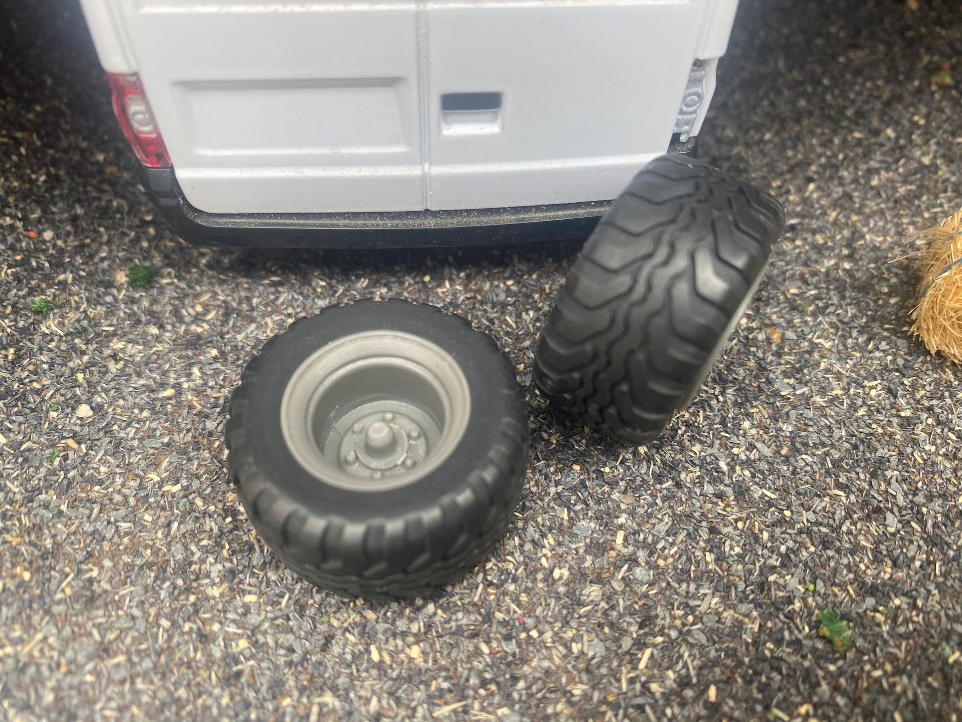 04286 Set of 2 Flatbed Trailer wheels 28mm x 14mm Type 7 Artisan32 farm machinery 1:32 scale Image 6
