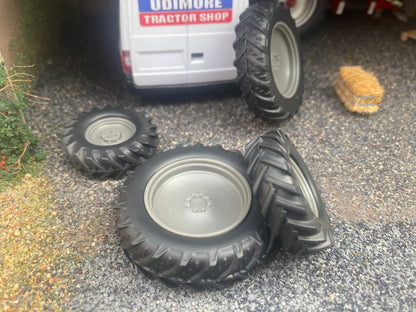 04294 Set of 4 Tractor wheels Artisan32 farm machinery 1:32 scale Image