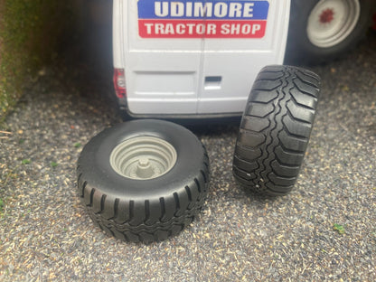 04297 Set of 2 wheels Artisan32 farm machinery 1:32 scale Image 3