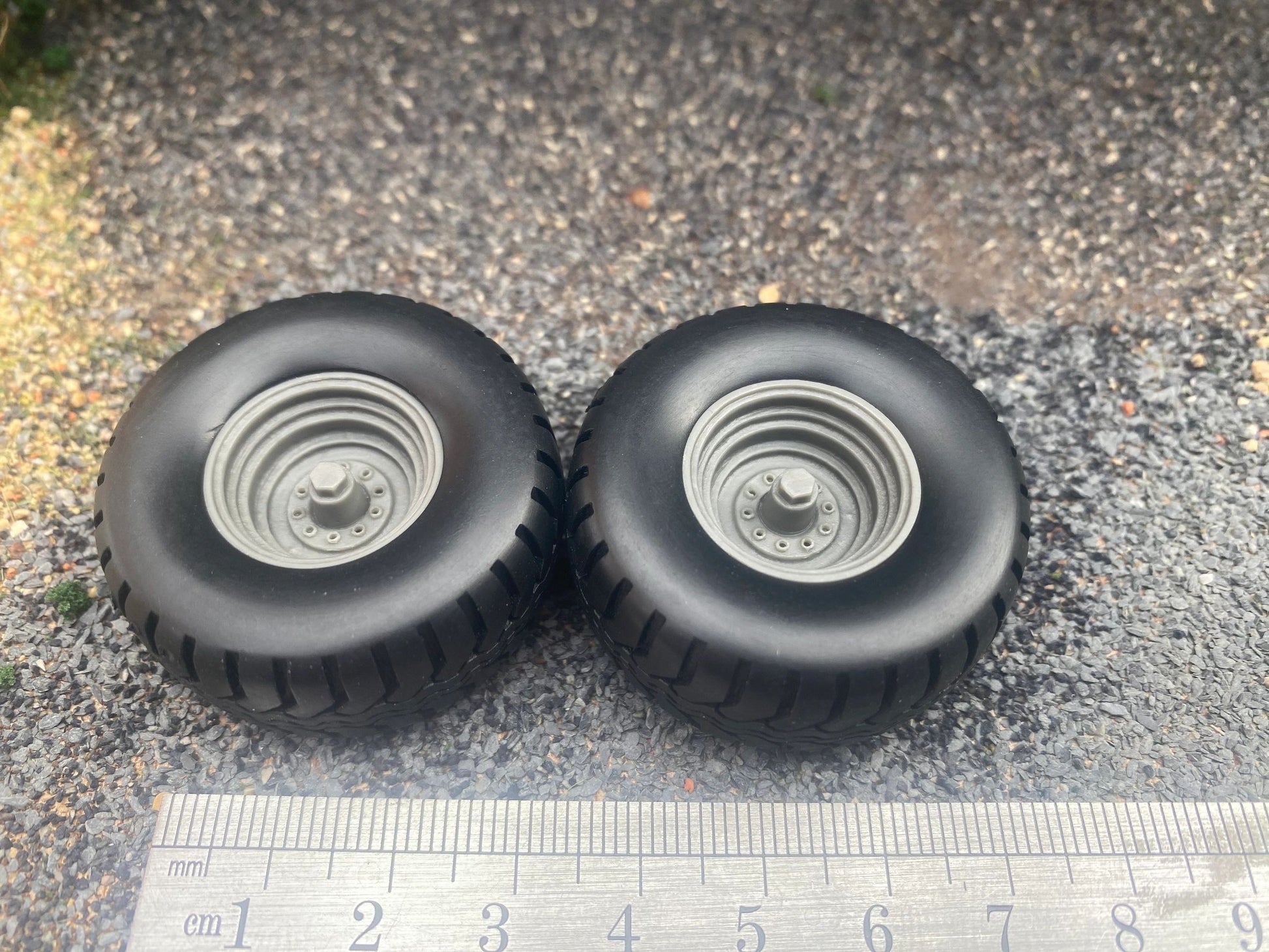 04297 Set of 2 wheels Artisan32 farm machinery 1:32 scale Image 5