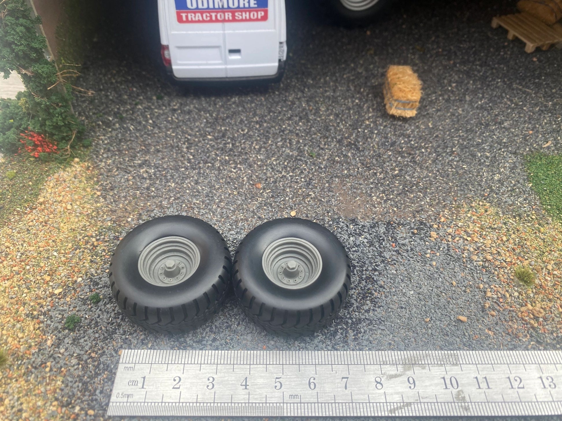 04297 Set of 2 wheels Artisan32 farm machinery 1:32 scale Image 7