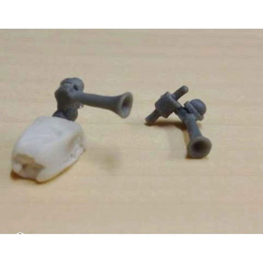 04572-1 Horn x 2 Artisan32 farm machinery 10mm 1:32 scale Image