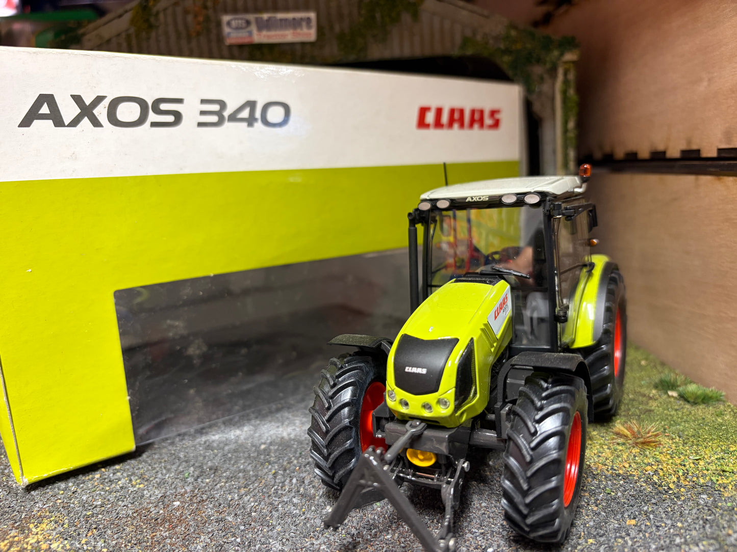 Universal Hobbies CLAAS Axos 340 Tractor Dealer Box Vintage Obsolete 1:32 Scale