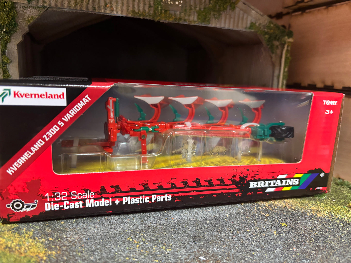 Britains Kverneland 4 furrow Plough 1:32 scale boxed 43344