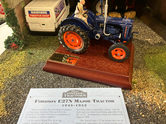 8715 Vintage Britains Fordson E27 Major Tractor set  1:32 scale