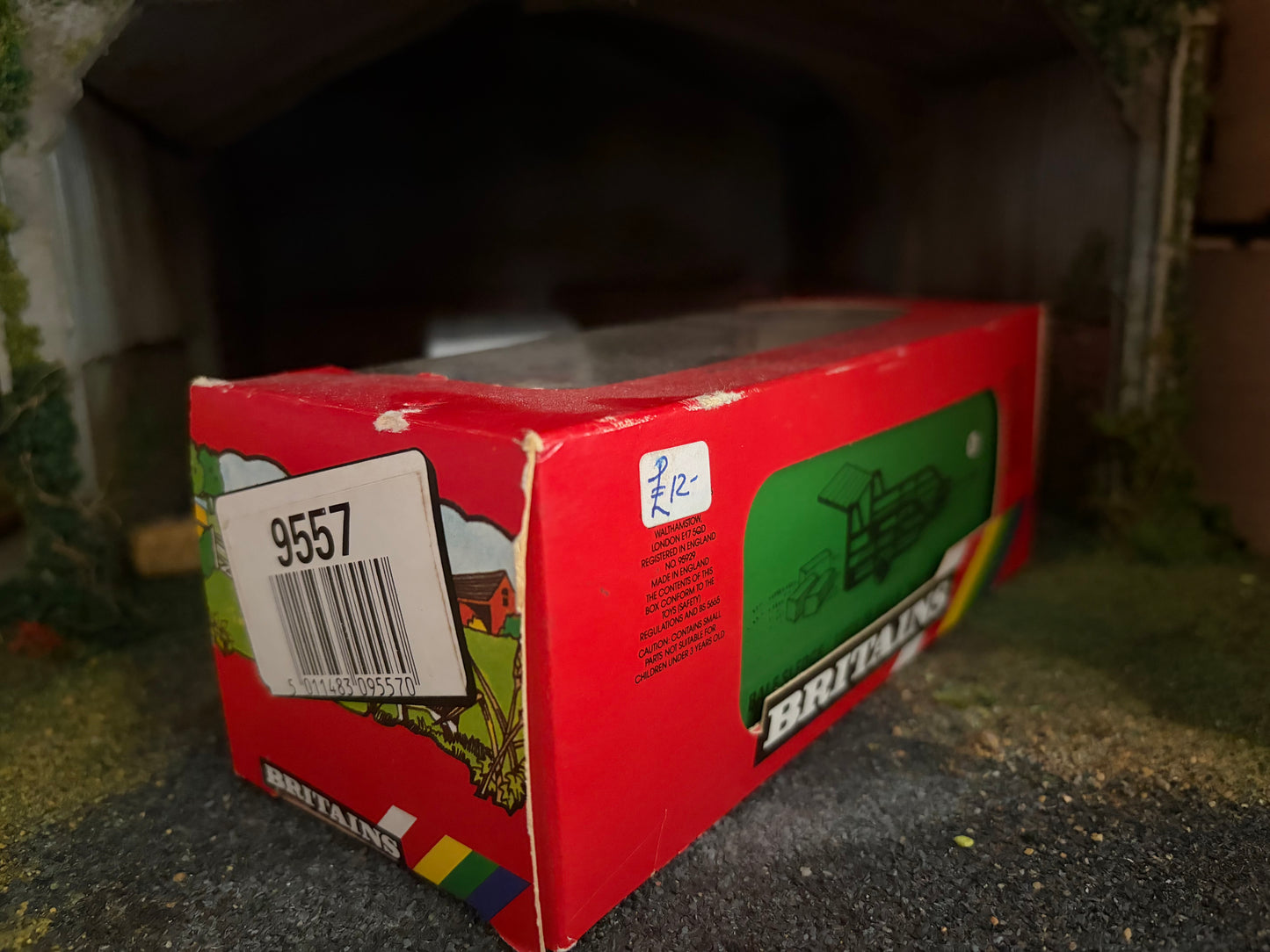 Vintage Britains Bale Sledge 1:32 scale  Obsolete 9557 Rainbow Box