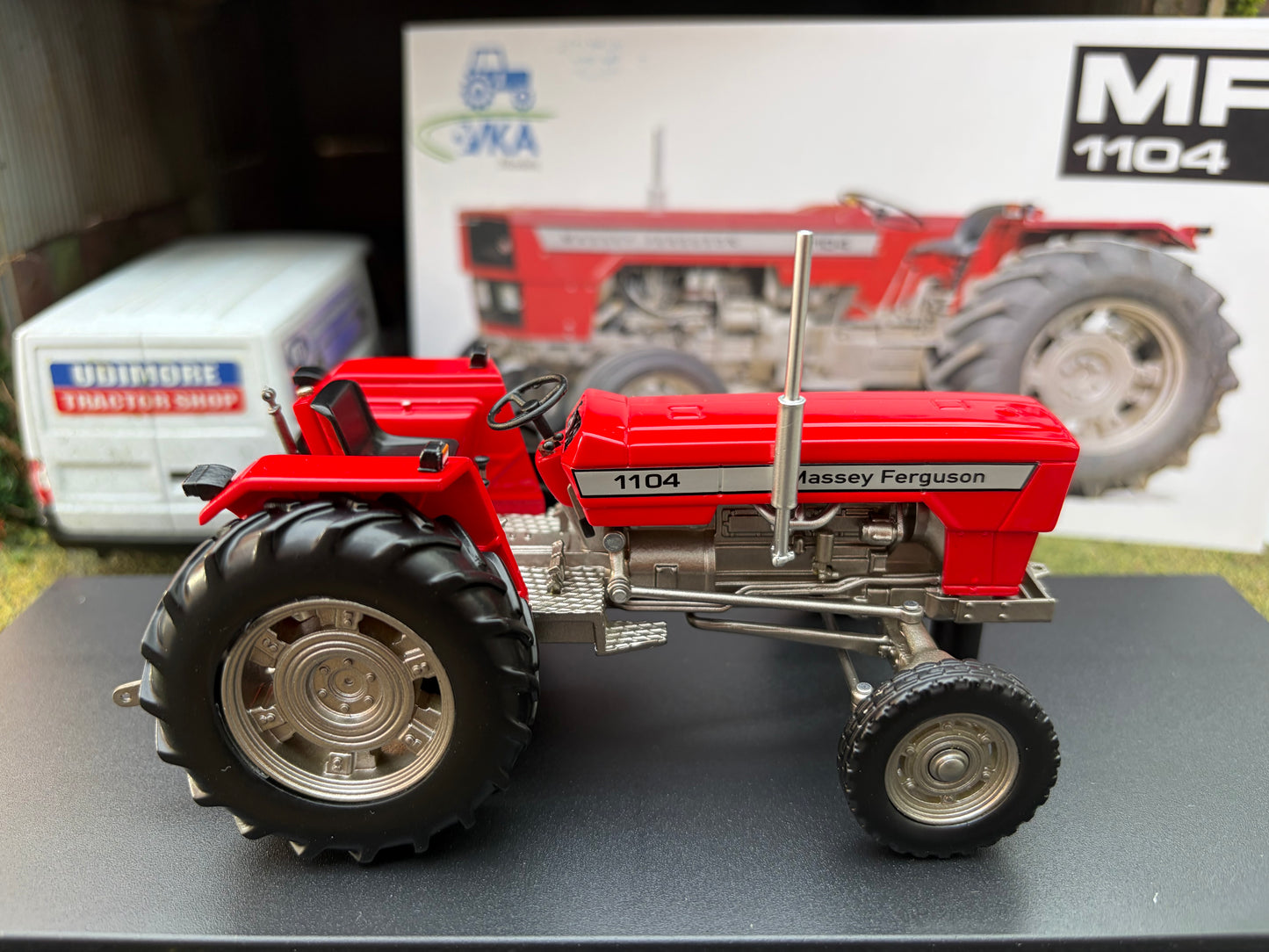 Massey Ferguson 1104 Tractor Limited Edition Stunning in 1:32 scale VKA Models