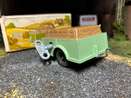 2041 Vintage Britains Clockwork Trailer 1:32 scale obsolete Still works