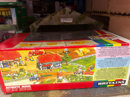 9570 Britains Massey Ferguson 760 Combine Harvester 1:32 Scale Boxed Obsolete