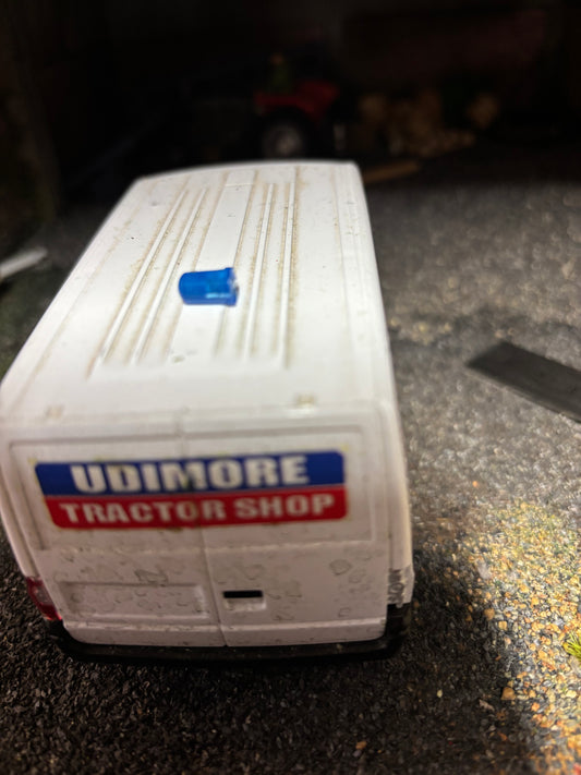 Beacon blue light tractor truck 1:32 scale