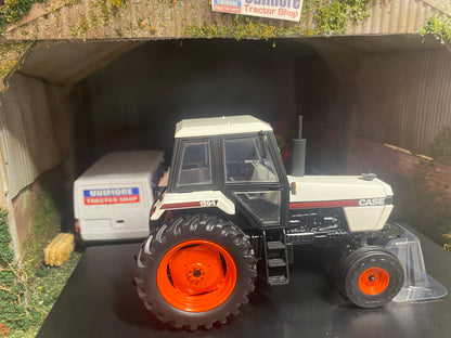 Universal Hobbies CASE International 1594 2wd Tractor BOXED 1:32 scale UH5361