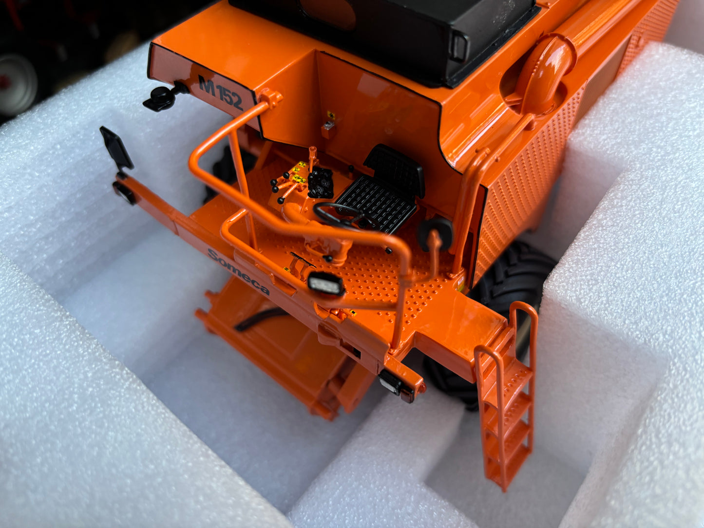 Someca M152 Combine Harvester Limited Edition Stunning in 1:32 scale VKA Models COLLECTION ONLY