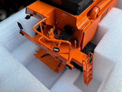 Someca M152 Combine Harvester Limited Edition Stunning in 1:32 scale VKA Models COLLECTION ONLY