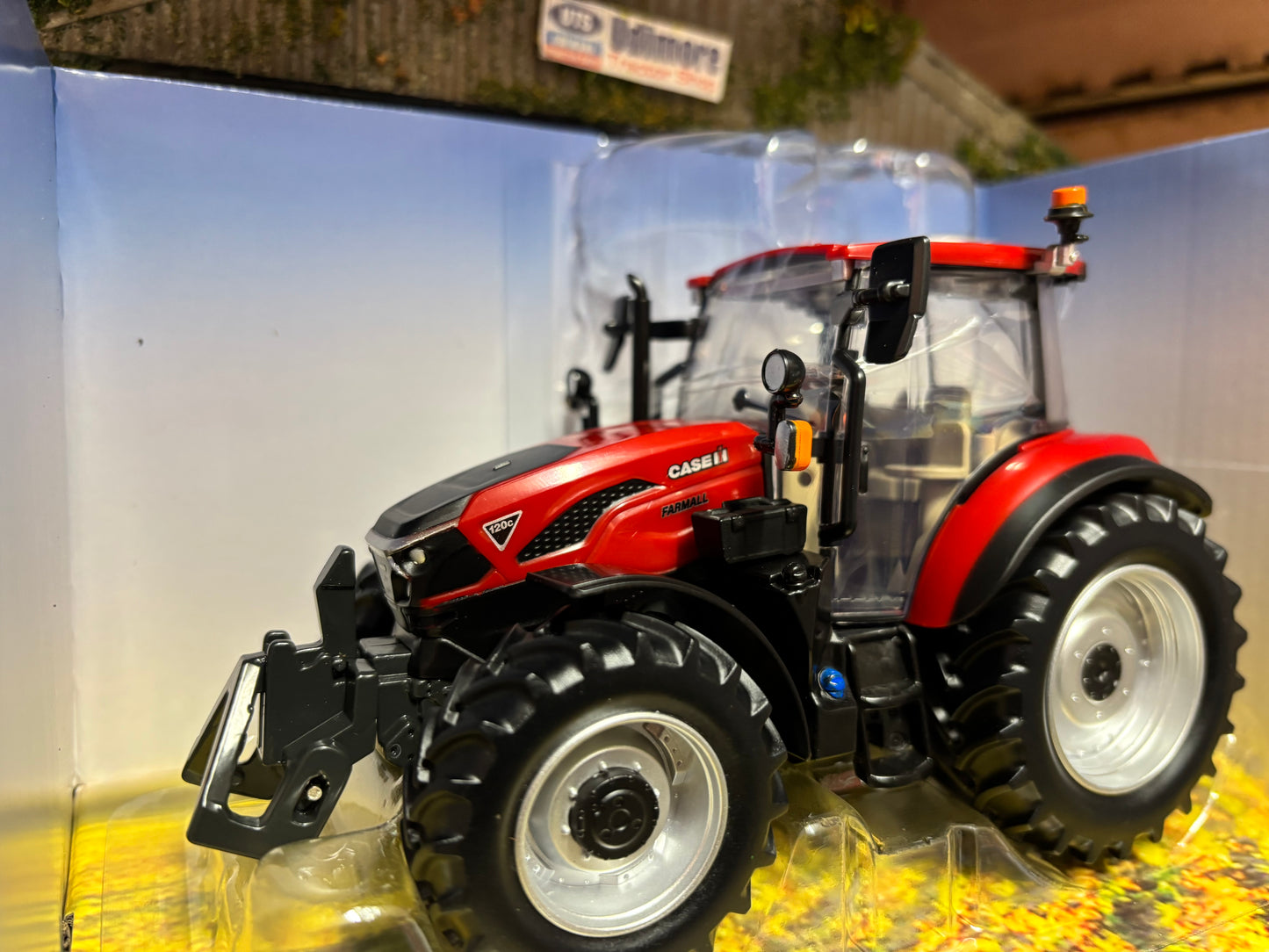 Britains CASE Farmall 120C Tractor 1:32 scale New BOXED 43428