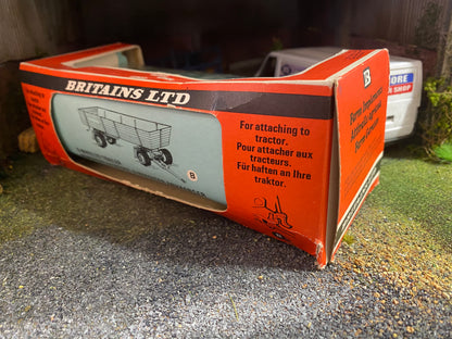 9558 Vintage Britains 8 wheeled trailer 1:32 scale boxed