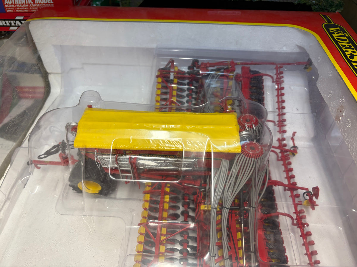 RARE Universal Hobbies Väderstad Rapid RDA 800C 8m Seed Drill – Dealer Edition 730171 – 1:32 Scale Boxed Obsolete