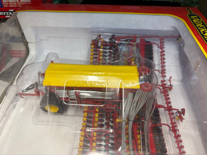 RARE Universal Hobbies Väderstad Rapid RDA 800C 8m Seed Drill – Dealer Edition 730171 – 1:32 Scale Boxed Obsolete