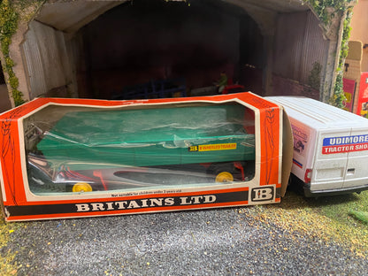 9558 Vintage Britains 8 wheeled trailer 1:32 scale boxed
