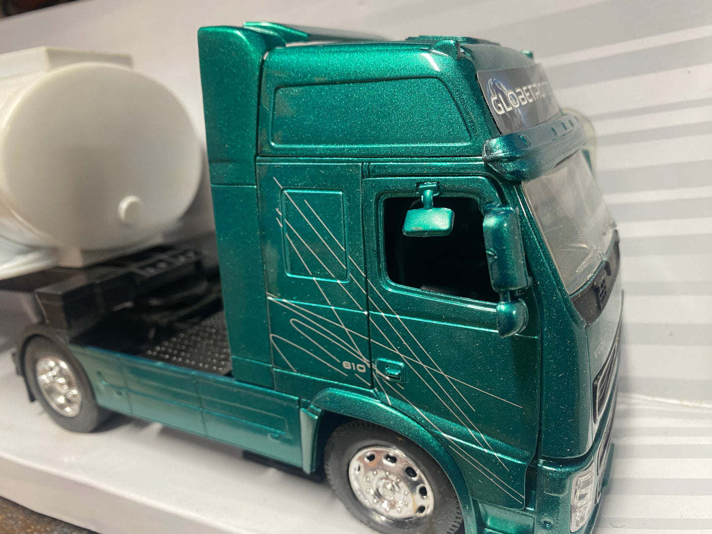 Fast Lane Toys R Us Volvo Globetrotter Fuel Truck Transporter 1:32 scale boxed OBSOLETE 2007