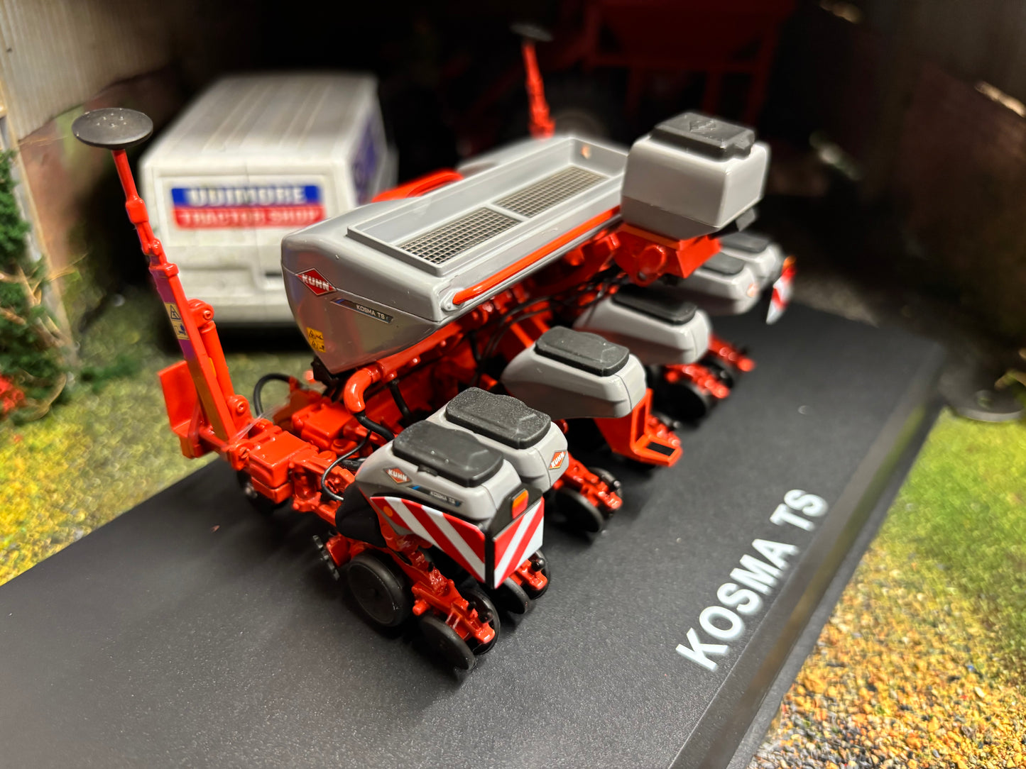REP289 Replicagri Kuhn kosma 6 row Seed drill Grey 1:32 scale Boxed