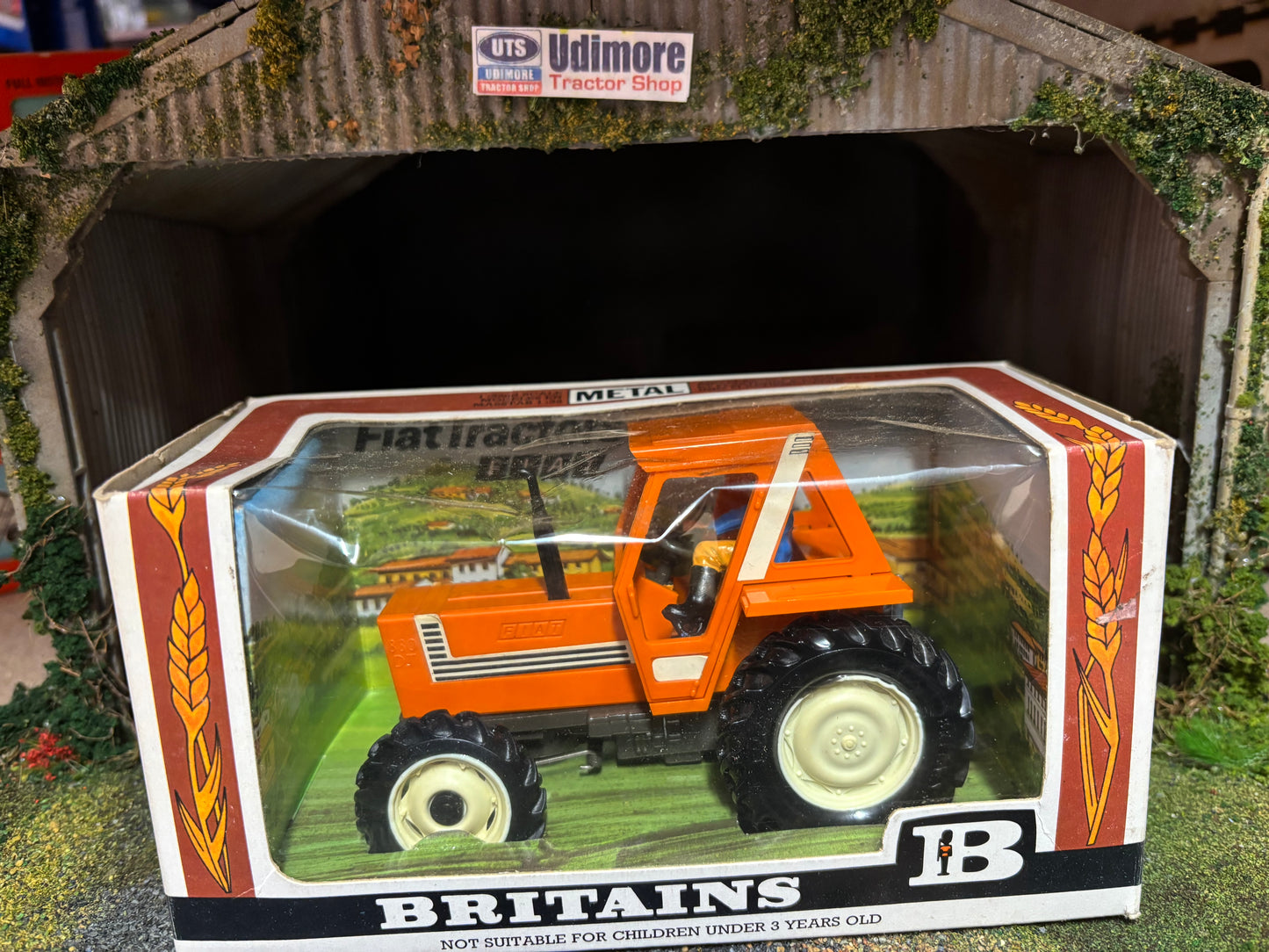9528 Britains Orange Fiat 880 DT Tractor in original Straw Box obsolete