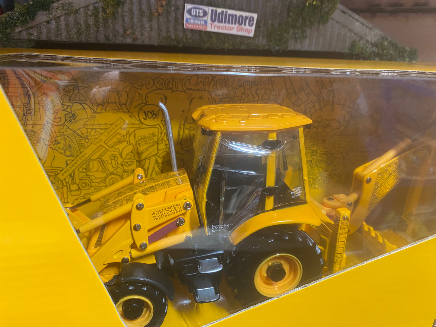 Limited Edition Britains JCB Millionth Backhoe Loader 1:32 scale New BOXED 43411