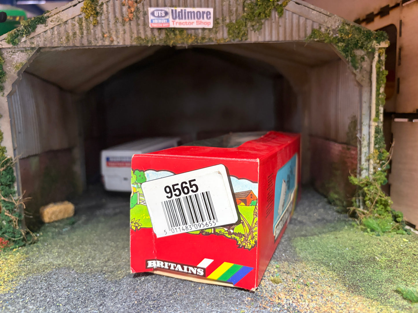 9565 Vintage Britains Tipping trailer 1:32 scale Rainbow box Obsolete