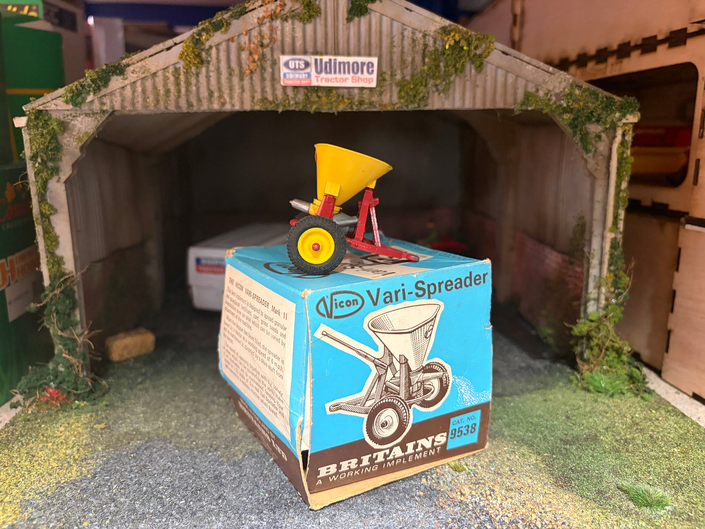 Vintage Britains Vicon Vari Spreader 9538 First Edition Box Obsolete 1:32 Scale