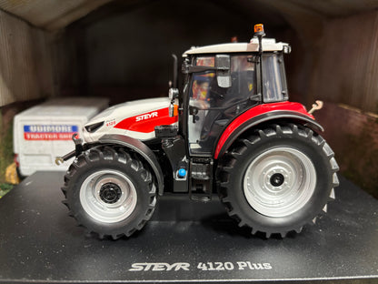 Universal Hobbies Steyr 4120 Plus Tractor 1:32 scale Boxed 6853