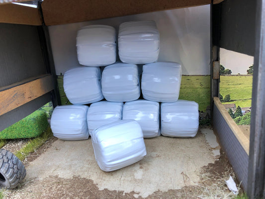 10 x set of handmade White Silage Bales for Britains model toy farm diorama 1:32 scale Image