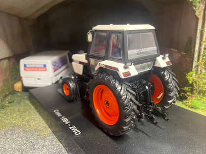 Universal Hobbies CASE International 1594 2wd Tractor BOXED 1:32 scale UH5361