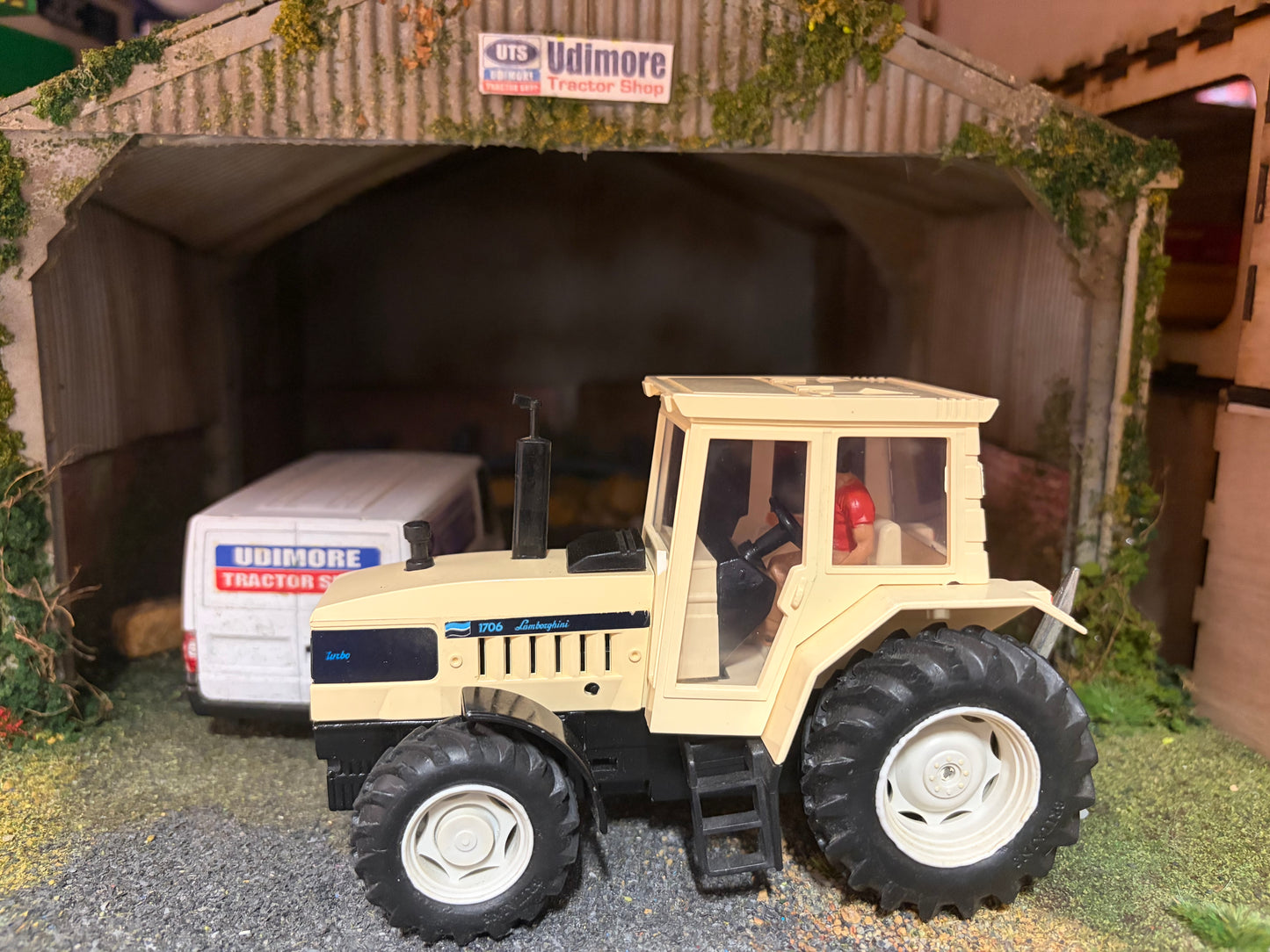 Vintage Britains Lamborghini 1706 Tractor 1:32 Scale Obsolete Final Version with Steering (1990–1992)