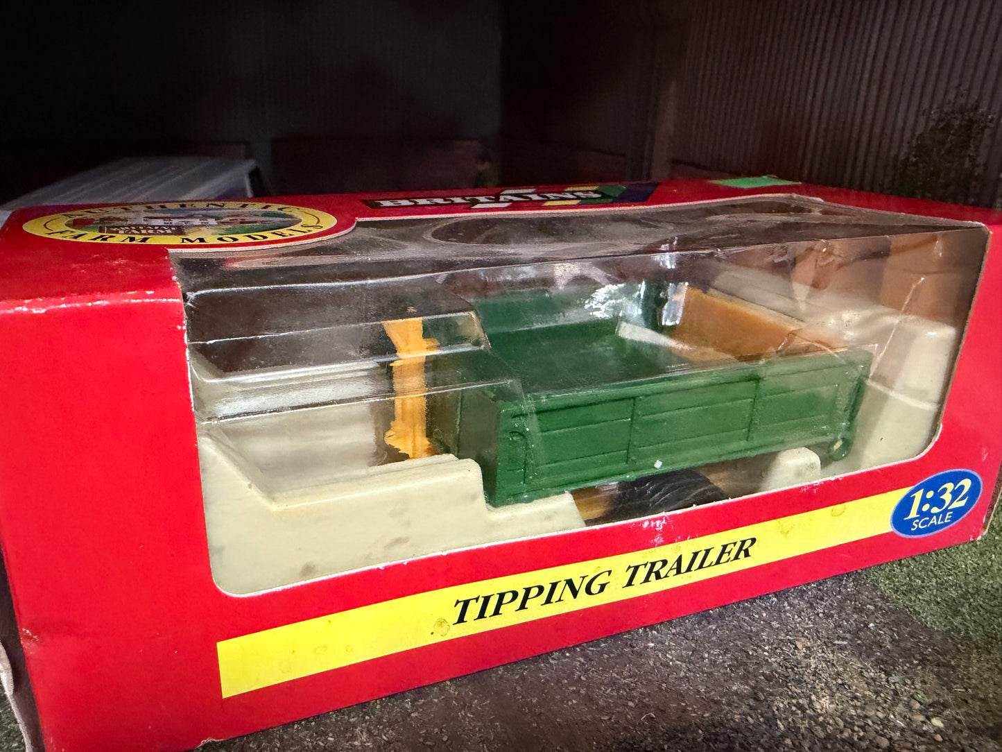 9565 Vintage Britains Tipping trailer 1:32 scale boxed Obsolete