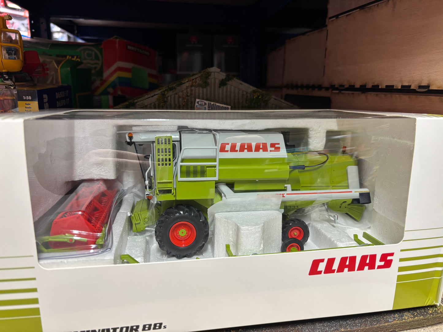 REP168 Replicagri Claas Dominator 88s Combine Harvester Header trailer Stunning in 1:32 scale