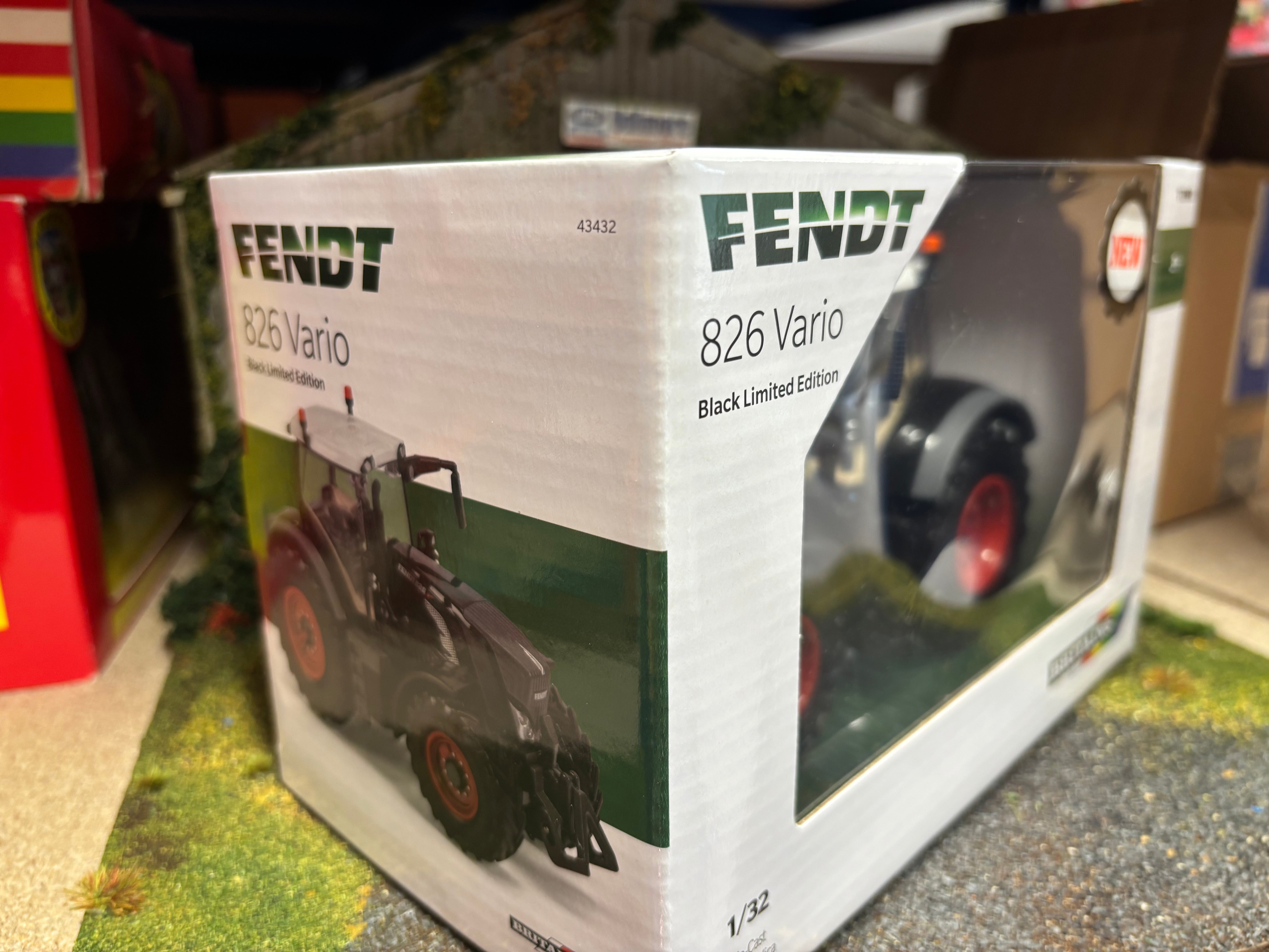 Limited Edition Britains Black Fendt 826 Tractor 1:32 scale New