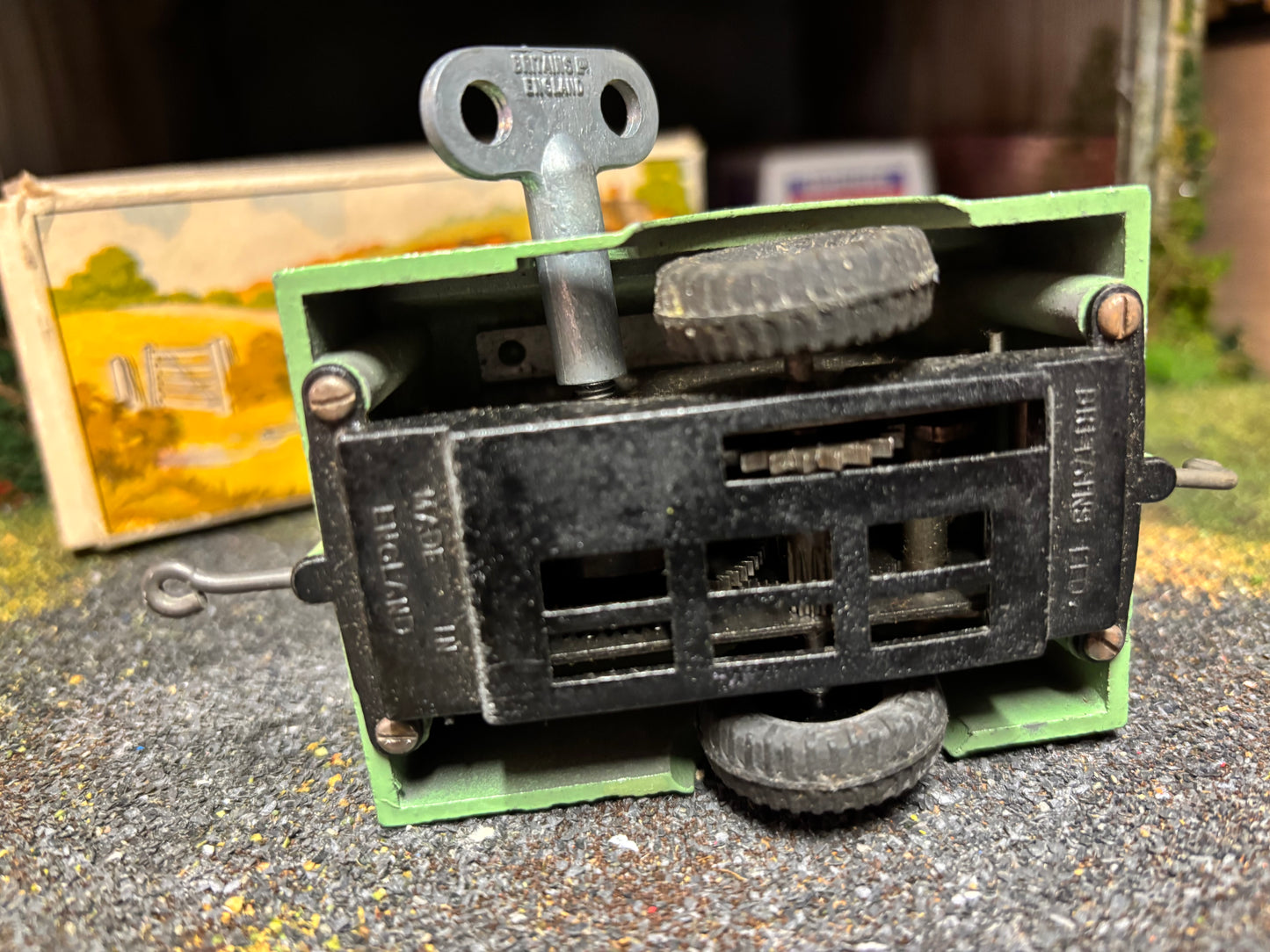 2041 Vintage Britains Clockwork Trailer 1:32 scale obsolete Still works