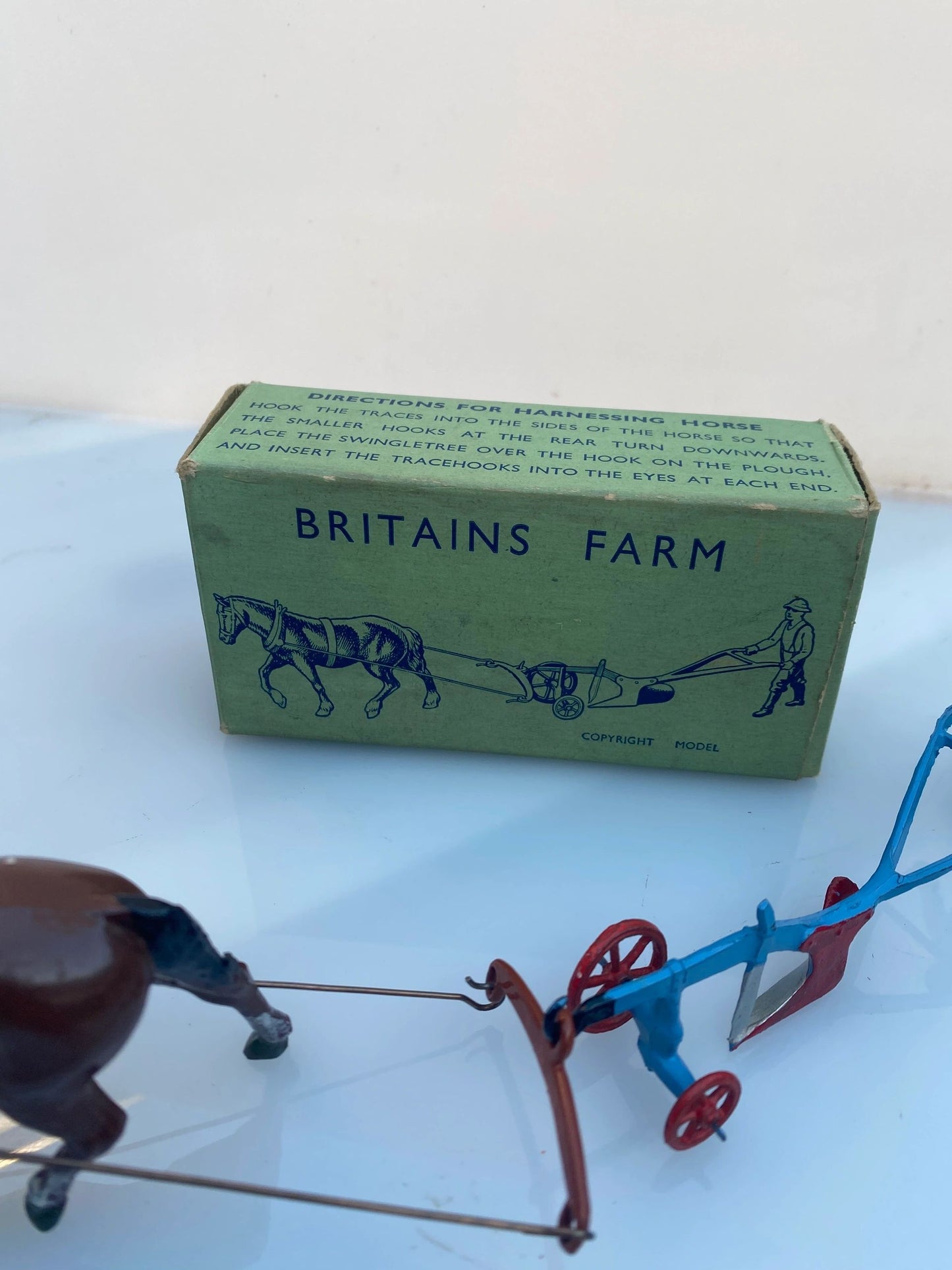 142F Vintage Britains Single horse Plough with Ploughman 1:32 scale boxed Image 4