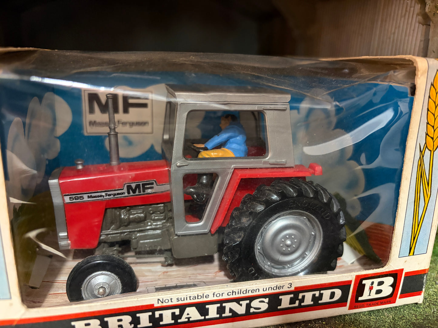 Vintage Britains Massey Ferguson 595 Tractor 9522 Original Straw Box Obsolete 1:32 Scale First Version (1976–1979)